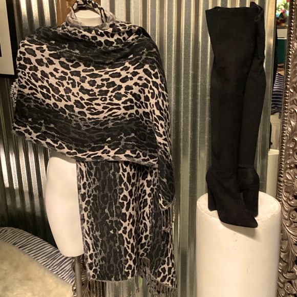Leopard Print Scarf  super fine wool blend wrap. Light colors inside tans black - Picture 1 of 6